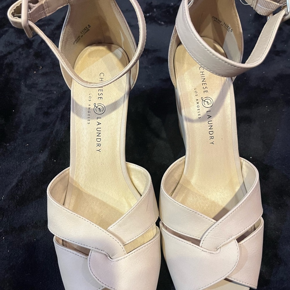 Chinese Laundry Women's Cream Wedges